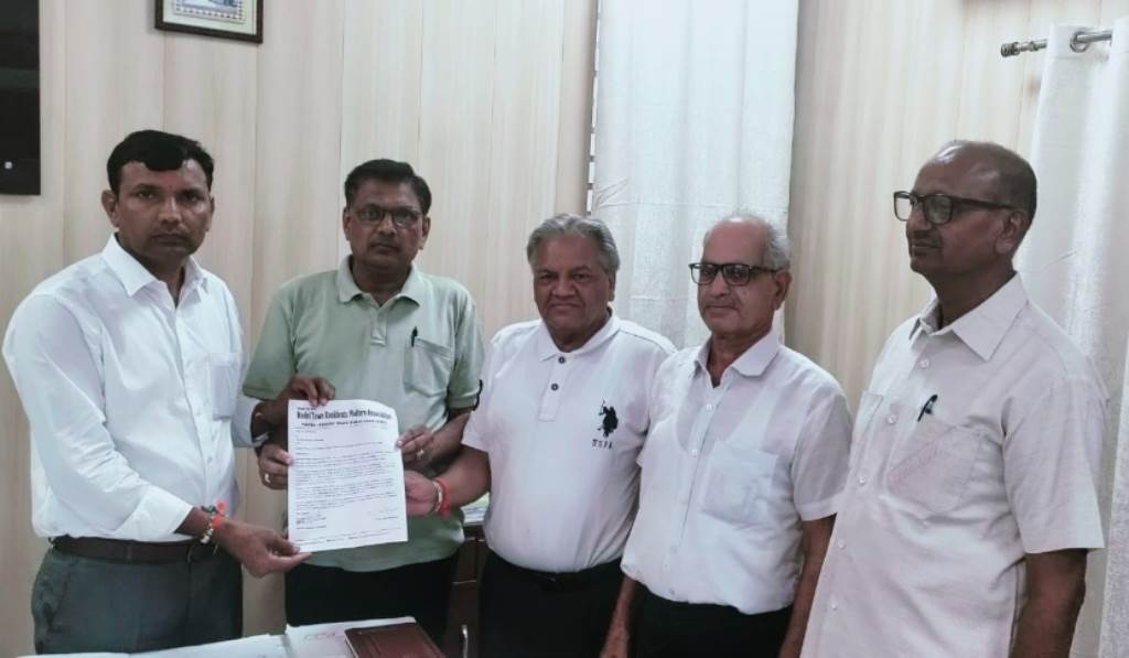 मॉडल टाउन रेजिडेंट्स वेलफेयर एसोसिएशन रतिया द्वारा एस डी एम को ज्ञापन